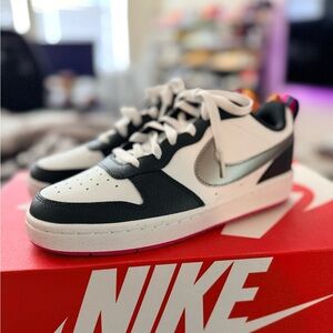 Nike Black and White Shoes with Silver Accent 6Y / 7.5W